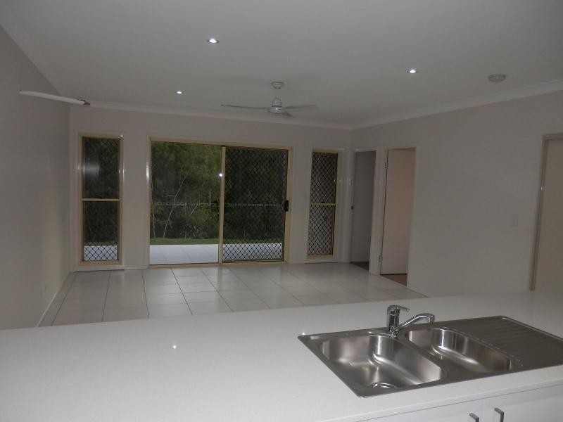 10 Darling Close, Pacific Pines QLD 4211