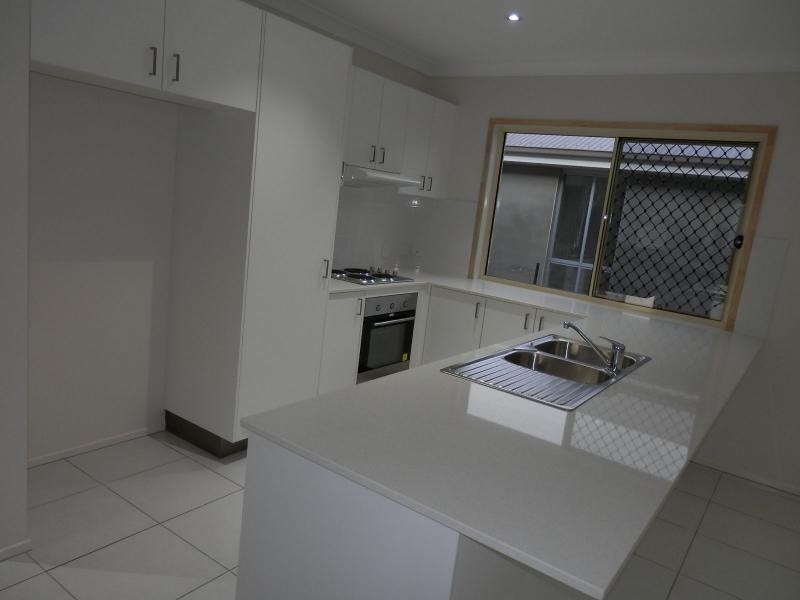 10 Darling Close, Pacific Pines QLD 4211