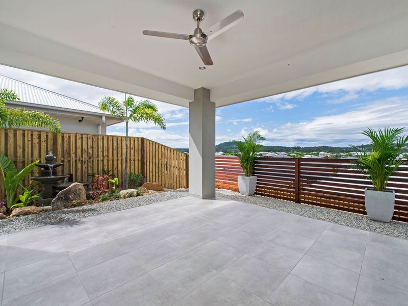 8 Hillstone Crescent, Riverstone Crossing, Maudsland QLD 4210