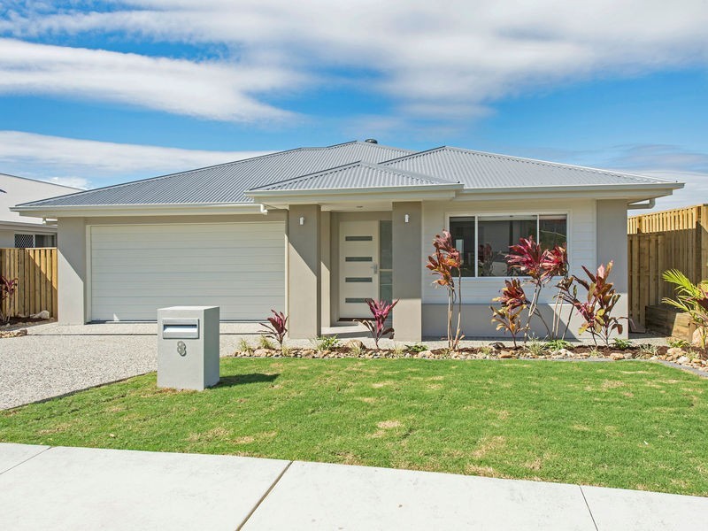 8 Hillstone Crescent, Riverstone Crossing, Maudsland QLD 4210