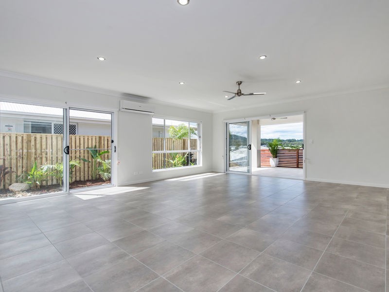 8 Hillstone Crescent, Riverstone Crossing, Maudsland QLD 4210