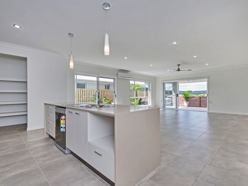 8 Hillstone Crescent, Riverstone Crossing, Maudsland QLD 4210