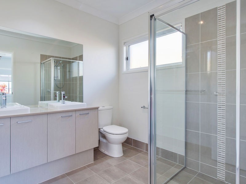 8 Hillstone Crescent, Riverstone Crossing, Maudsland QLD 4210