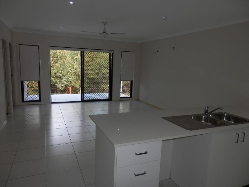 6 Darling Close, Pacific Pines QLD 4211