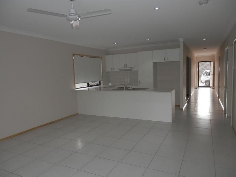 6 Darling Close, Pacific Pines QLD 4211