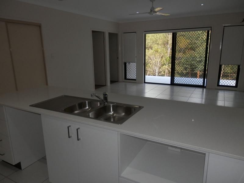 6 Darling Close, Pacific Pines QLD 4211