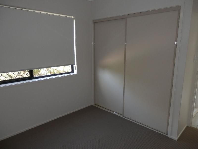 6 Darling Close, Pacific Pines QLD 4211