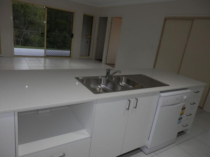 6 Darling Close, Pacific Pines QLD 4211