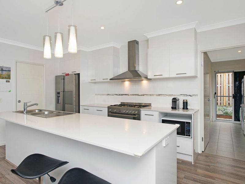 9 Mountain View Parade, Riverstone Crossing, Maudsland QLD 4210