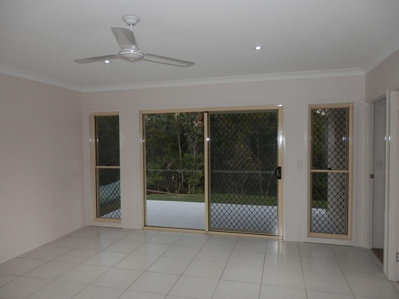 L48 Darling Close, Pacific Pines QLD 4211