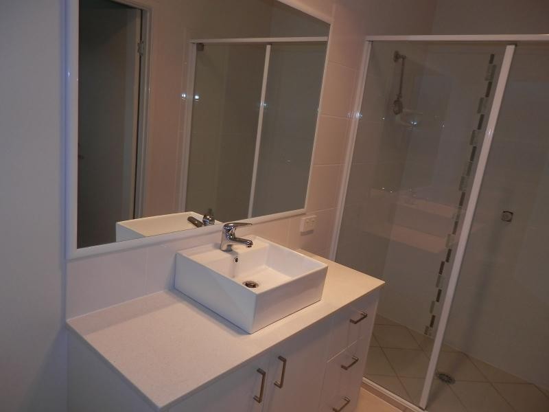L48 Darling Close, Pacific Pines QLD 4211