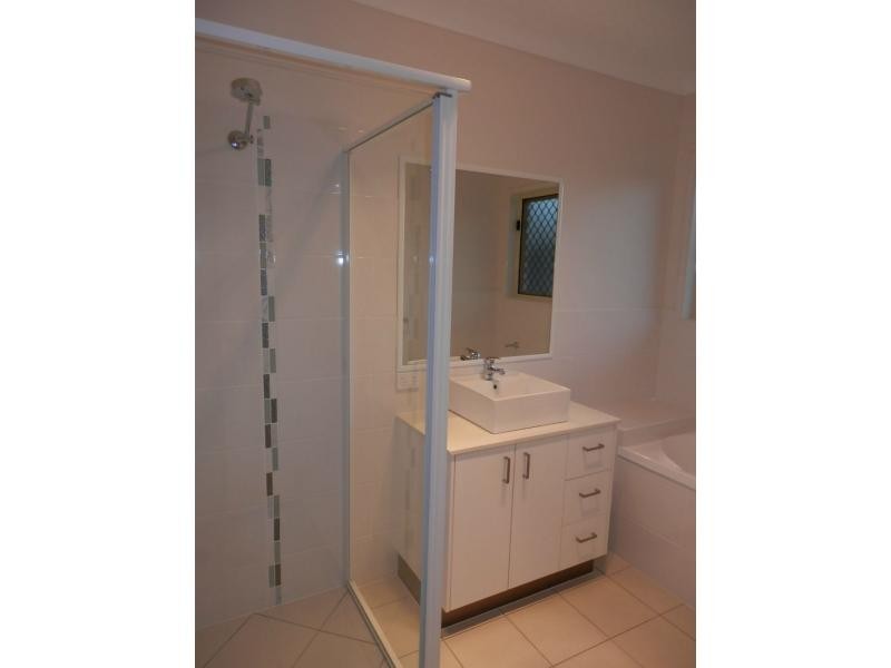L48 Darling Close, Pacific Pines QLD 4211