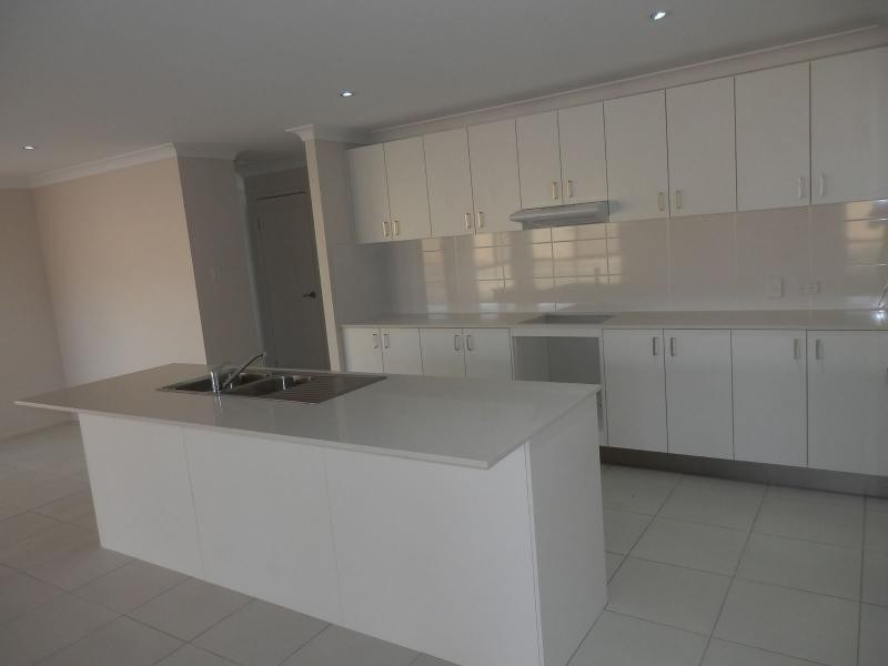 8 Abby Circuit, Huntington Rise, Maudsland QLD 4210