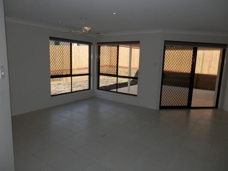 8 Abby Circuit, Huntington Rise, Maudsland QLD 4210