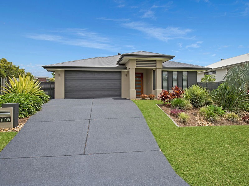 9 Northern Skies Terrace, Riverstone Crossing, Maudsland QLD 4210