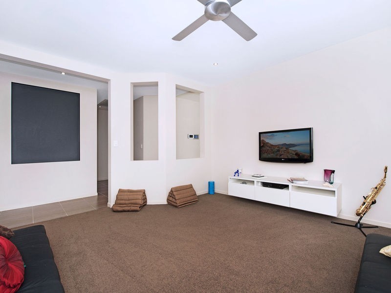 9 Northern Skies Terrace, Riverstone Crossing, Maudsland QLD 4210