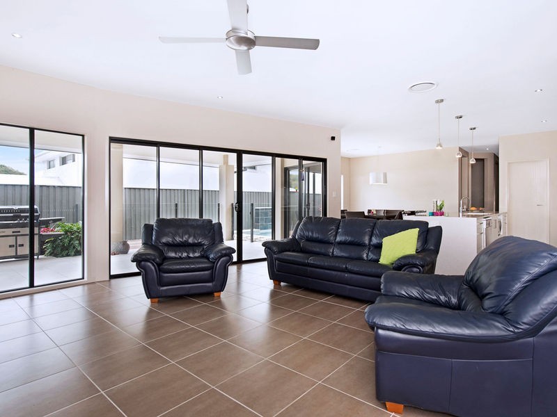 9 Northern Skies Terrace, Riverstone Crossing, Maudsland QLD 4210