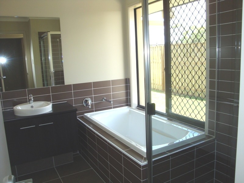 Pacific Pines QLD 4211