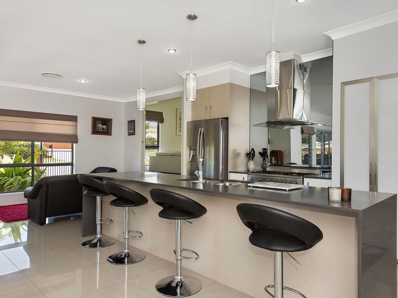 1 Greenvale Crescent, Riverstone Crossing, Maudsland QLD 4210