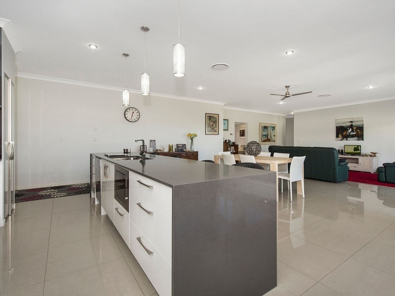 1 Greenvale Crescent, Riverstone Crossing, Maudsland QLD 4210