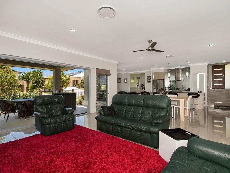 1 Greenvale Crescent, Riverstone Crossing, Maudsland QLD 4210