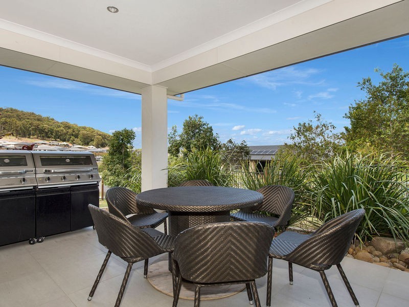 1 Greenvale Crescent, Riverstone Crossing, Maudsland QLD 4210