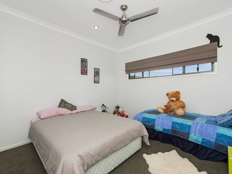 1 Greenvale Crescent, Riverstone Crossing, Maudsland QLD 4210