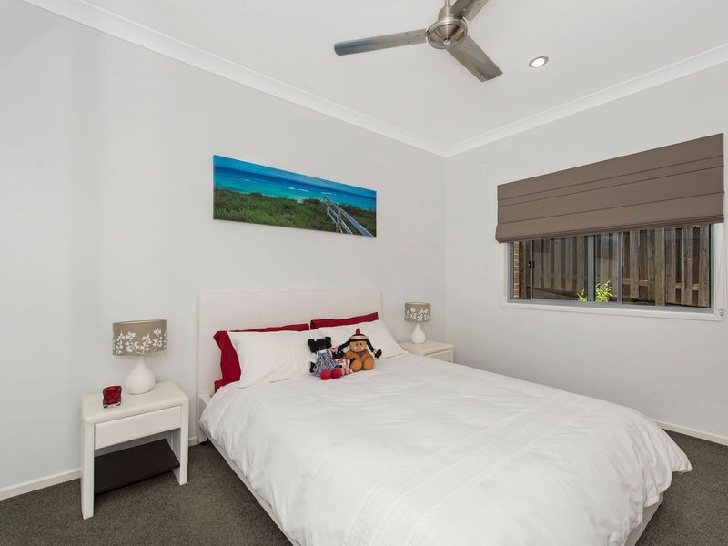 1 Greenvale Crescent, Riverstone Crossing, Maudsland QLD 4210