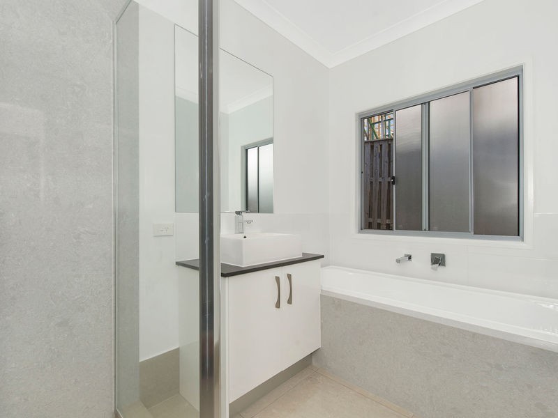 1 Greenvale Crescent, Riverstone Crossing, Maudsland QLD 4210