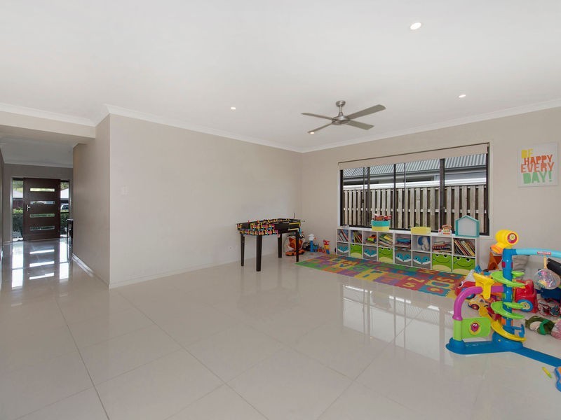 9 Falkener Street, Riverstone Crossing, Maudsland QLD 4210