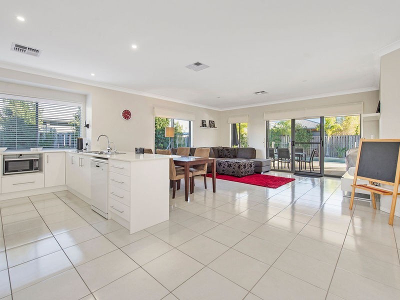 18 Plantation Crescent, Riverstone Crossing, Maudsland QLD 4210
