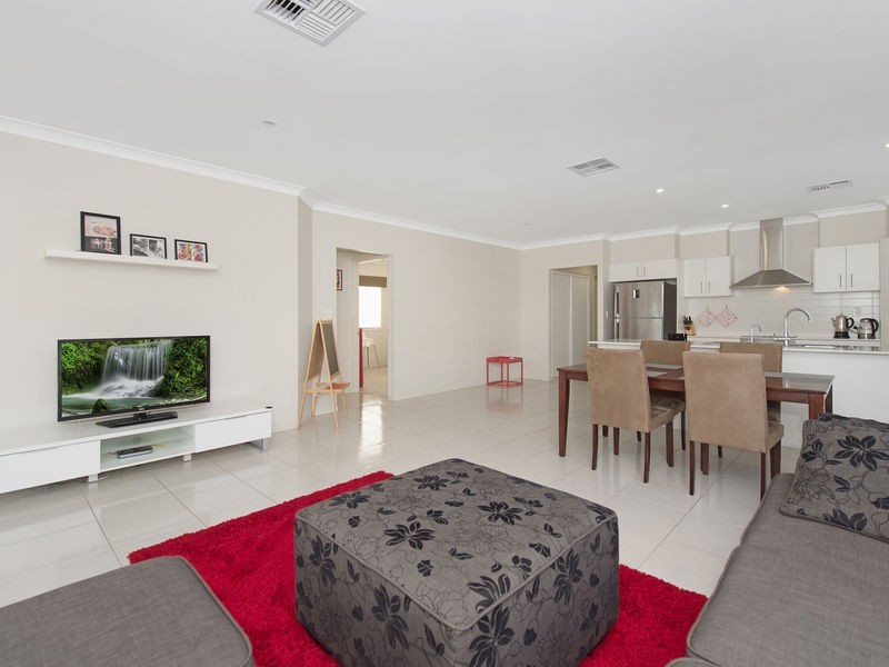 18 Plantation Crescent, Riverstone Crossing, Maudsland QLD 4210