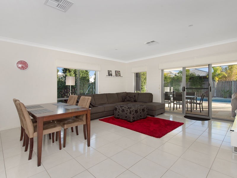 18 Plantation Crescent, Riverstone Crossing, Maudsland QLD 4210