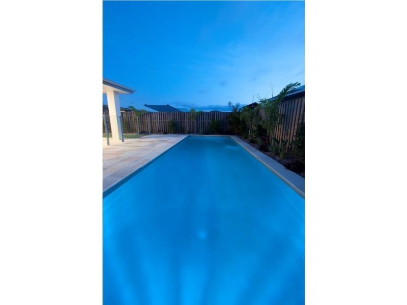 18 Plantation Crescent, Riverstone Crossing, Maudsland QLD 4210