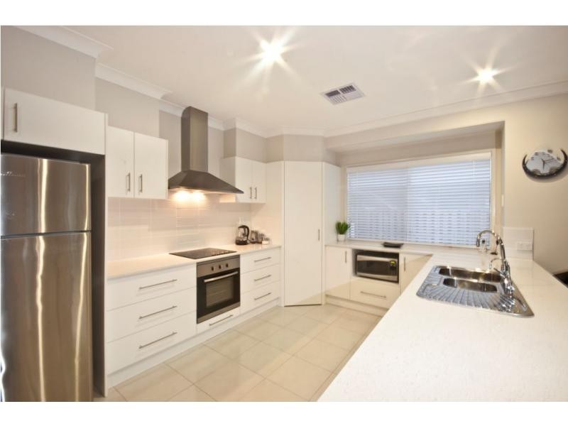 18 Plantation Crescent, Riverstone Crossing, Maudsland QLD 4210