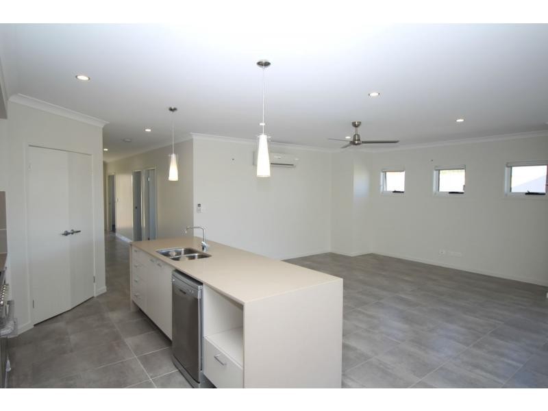 2 Grevillia Crescent, Riverstone Crossing, Maudsland QLD 4210