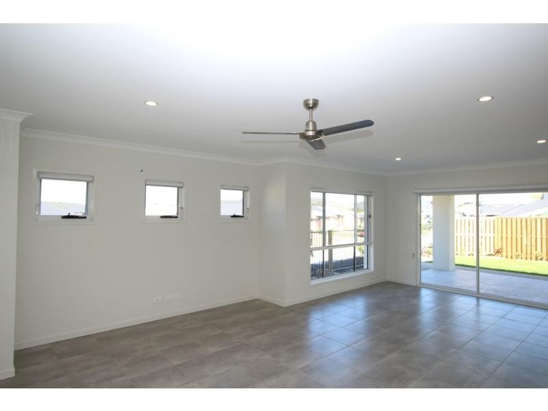 2 Grevillia Crescent, Riverstone Crossing, Maudsland QLD 4210
