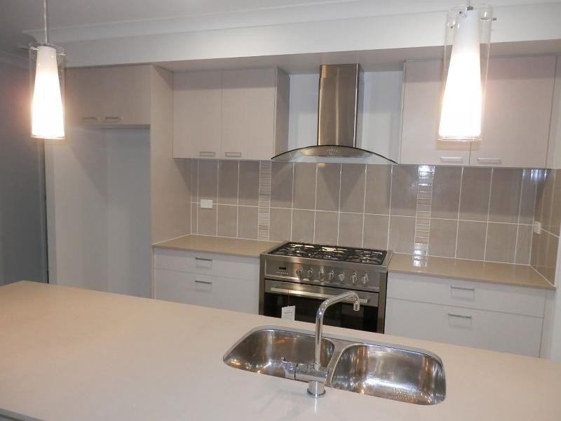 2 Grevillia Crescent, Riverstone Crossing, Maudsland QLD 4210