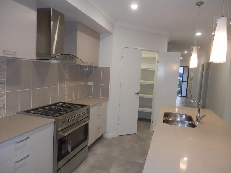 2 Grevillia Crescent, Riverstone Crossing, Maudsland QLD 4210
