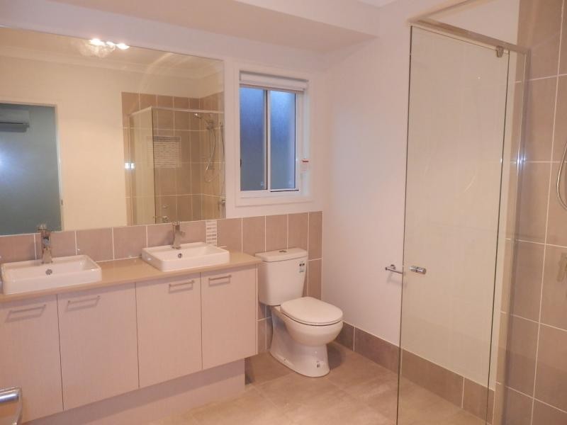 2 Grevillia Crescent, Riverstone Crossing, Maudsland QLD 4210