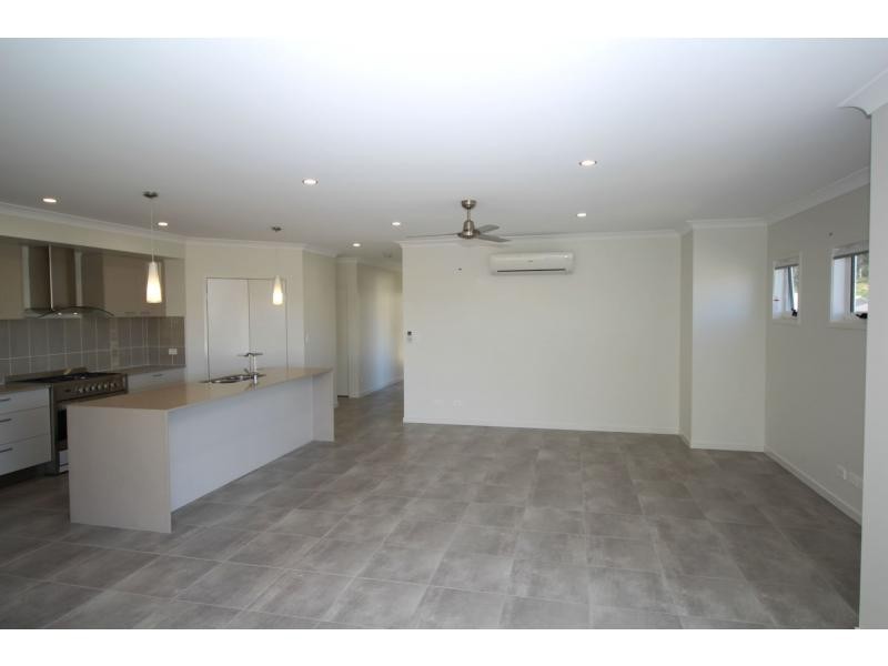 2 Grevillia Crescent, Riverstone Crossing, Maudsland QLD 4210