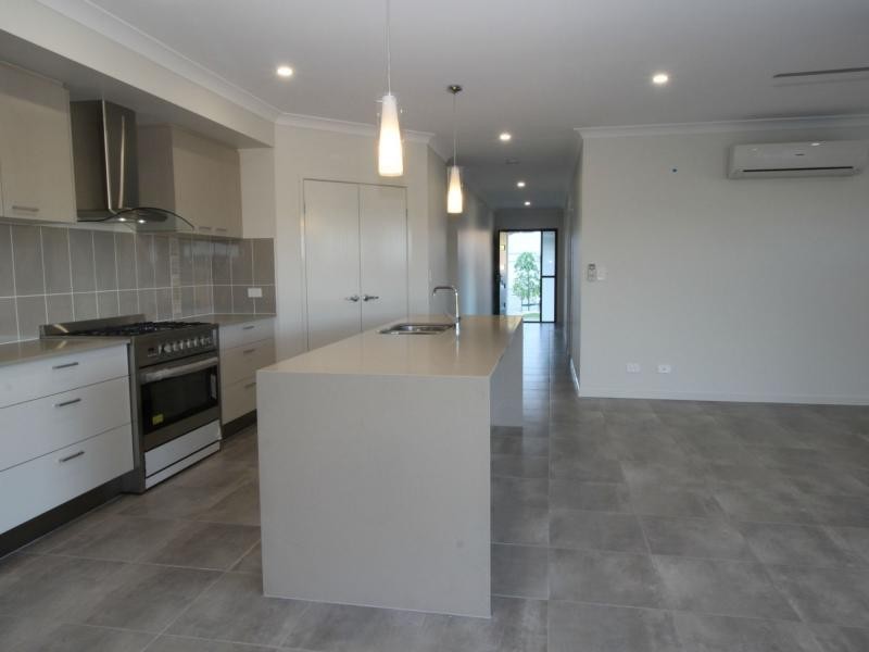 2 Grevillia Crescent, Riverstone Crossing, Maudsland QLD 4210