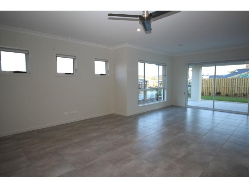 2 Grevillia Crescent, Riverstone Crossing, Maudsland QLD 4210