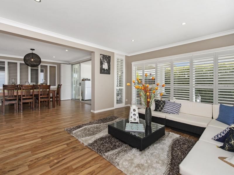 4 Mountain View Parade, Riverstone Crossing, Maudsland QLD 4210
