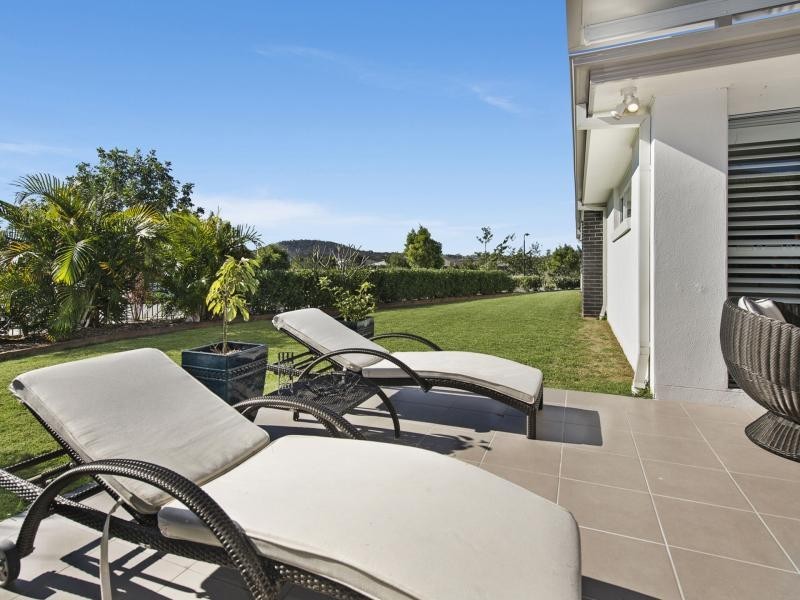 4 Mountain View Parade, Riverstone Crossing, Maudsland QLD 4210