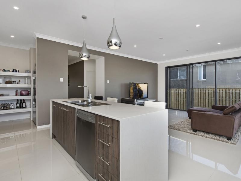 20 Mountain View Parade, Riverstone Crossing, Maudsland QLD 4210