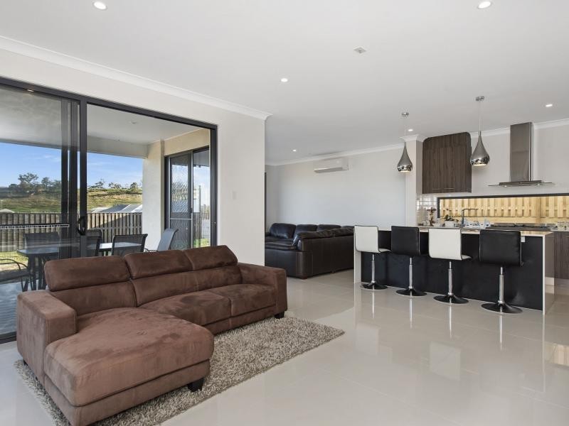 20 Mountain View Parade, Riverstone Crossing, Maudsland QLD 4210
