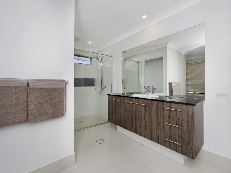 20 Mountain View Parade, Riverstone Crossing, Maudsland QLD 4210