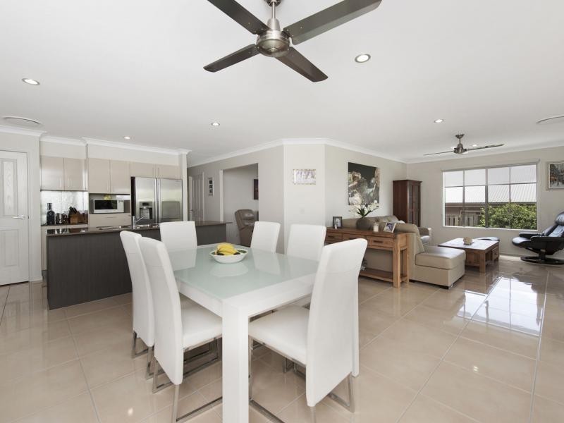14 Valley Brook Rise, Riverstone Crossing, Maudsland QLD 4210