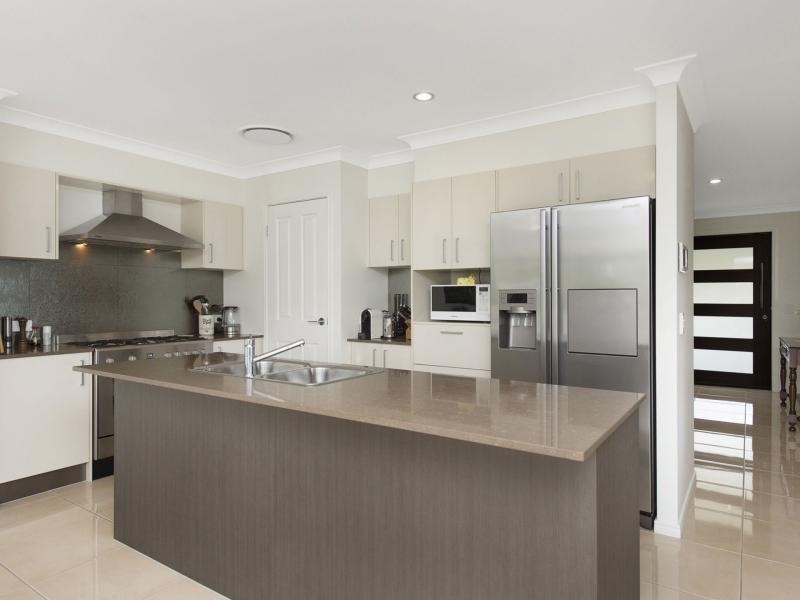 14 Valley Brook Rise, Riverstone Crossing, Maudsland QLD 4210